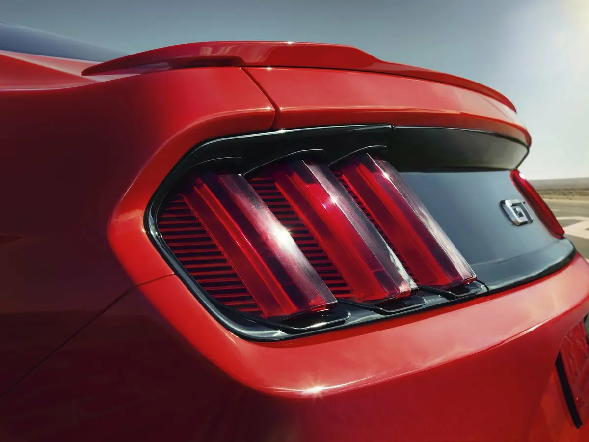 Ford Mustang VI Купе — 照片 12