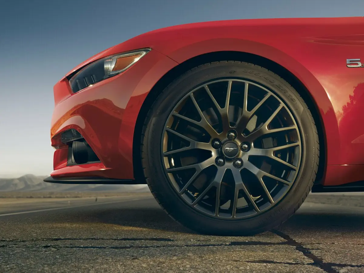 Ford Mustang VI Купе — 照片 15