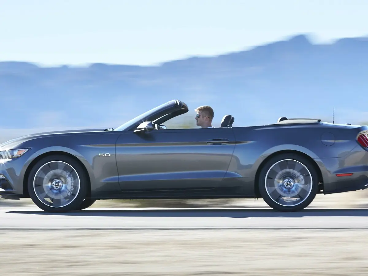 Ford Mustang VI Кабриолет — сүрөт 2