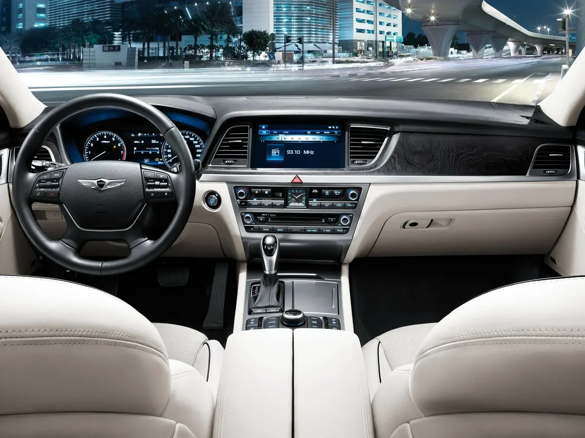 Hyundai Genesis II Седан — фото 6