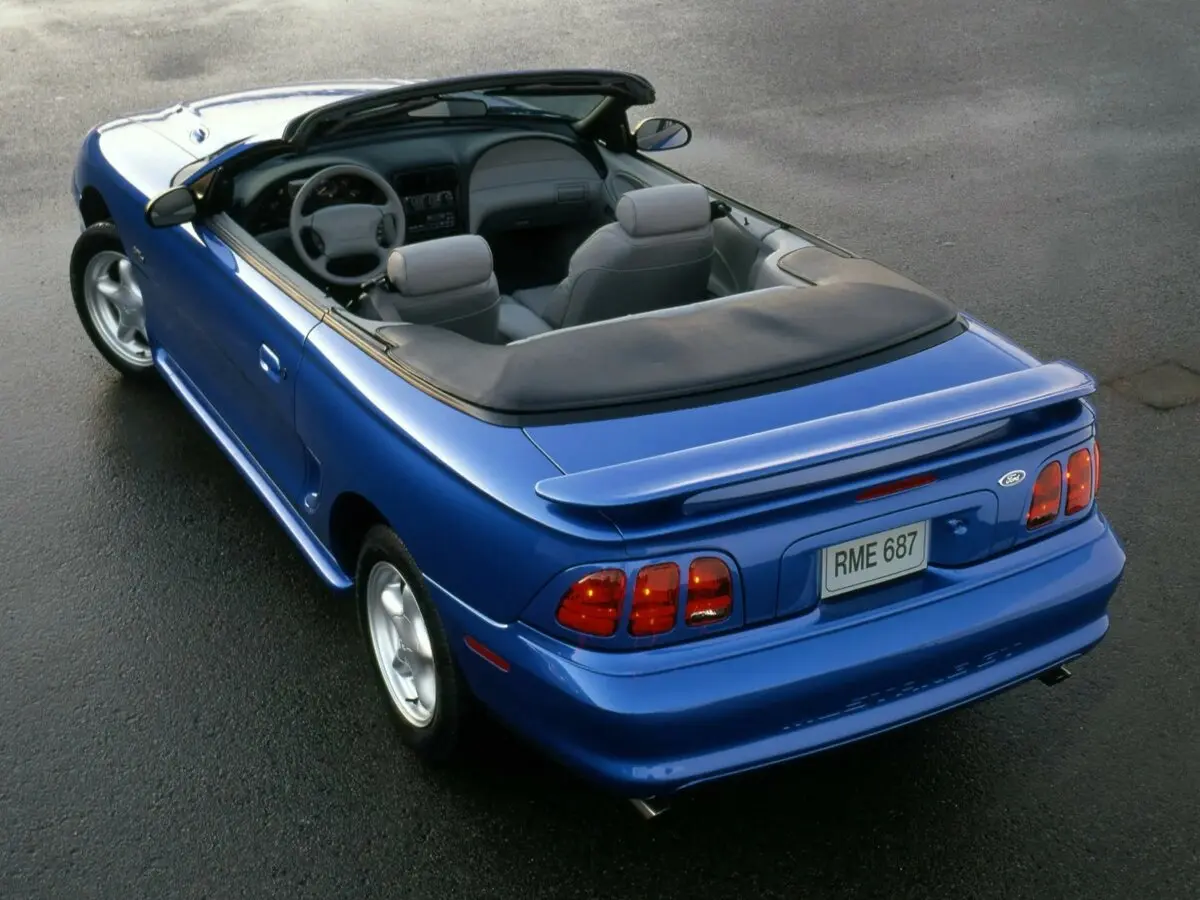 Ford Mustang IV Кабриолет — сүрөт 3