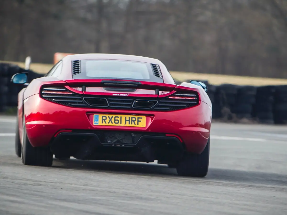 McLaren MP4-12C 2011 – 2014 Купе — photo 4