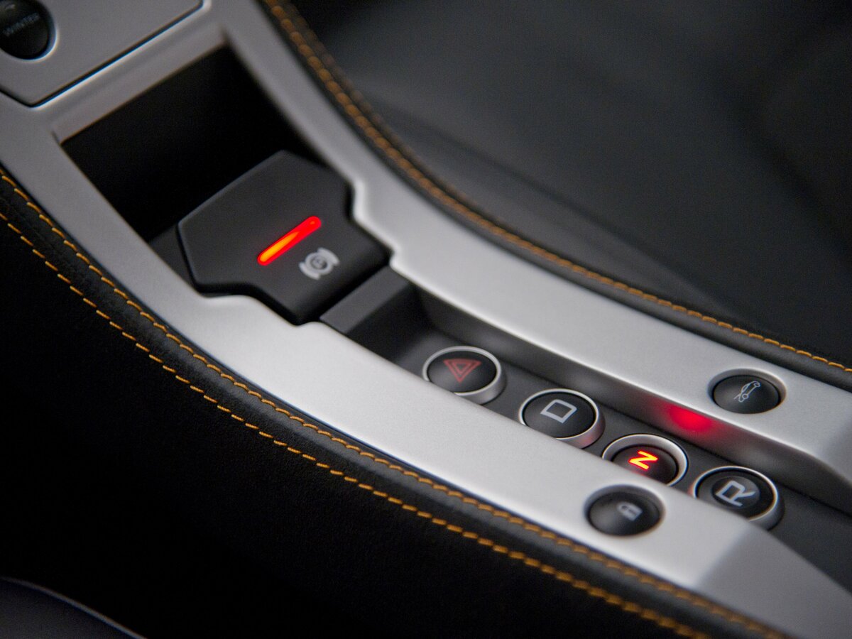 McLaren MP4-12C 2011 – 2014 Купе — фото 11