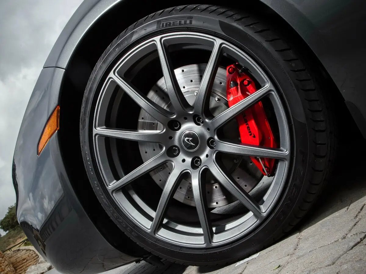 McLaren MP4-12C 2011 – 2014 Родстер — photo 18
