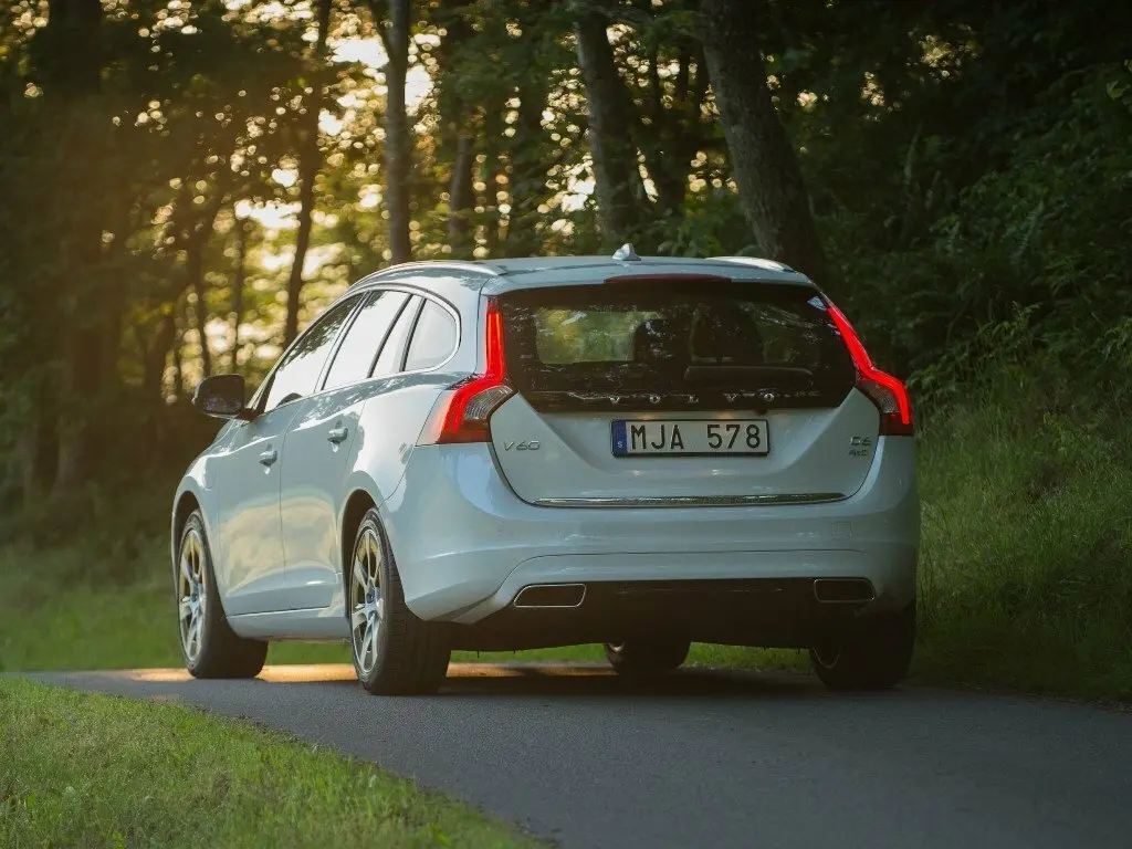 Volvo V60 I Рестайлинг Универсал 5 дв. Plug-in-Hybrid — сүрөт 4