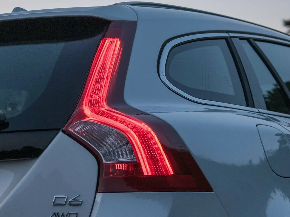 Volvo V60 I Рестайлинг Универсал 5 дв. Plug-in-Hybrid — сүрөт 13