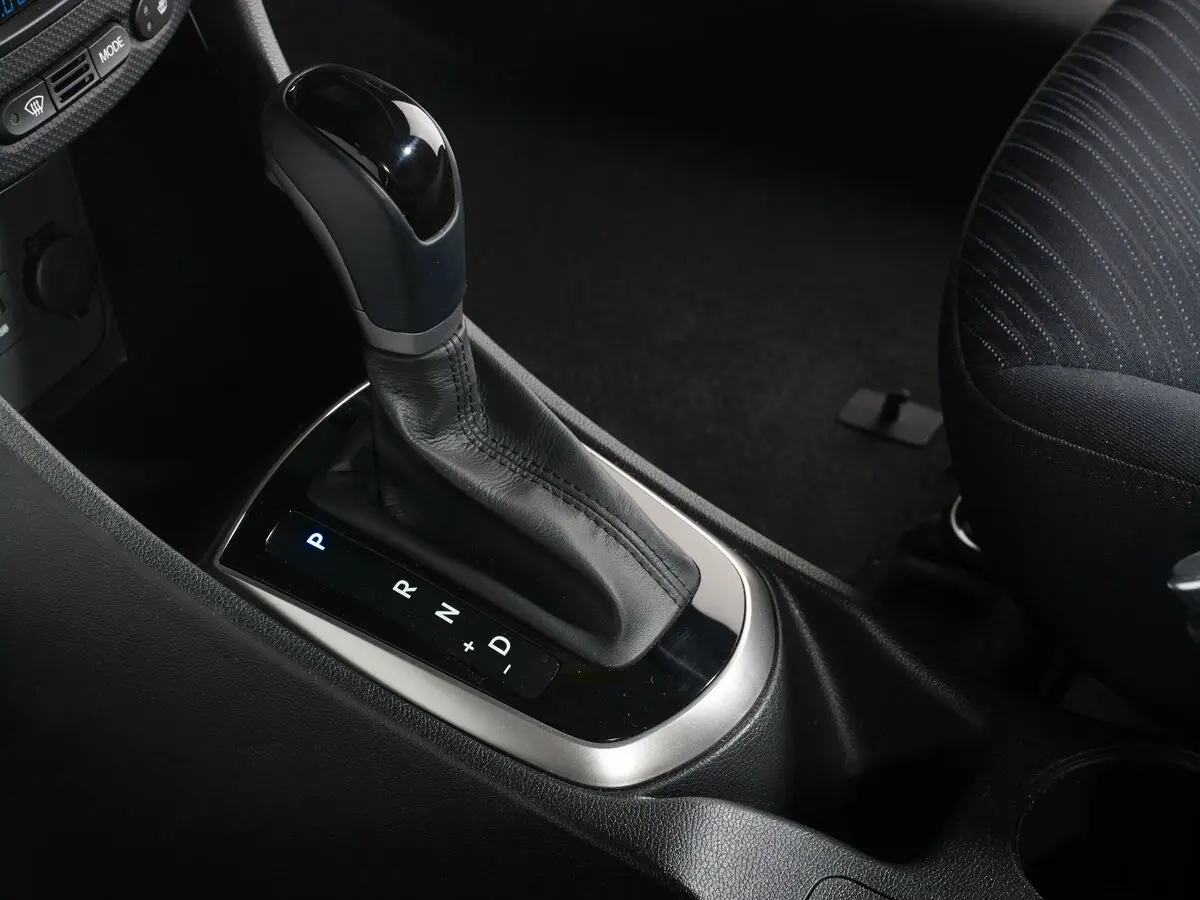 Hyundai Solaris I Рестайлинг Хэтчбек 5 дв. — сүрөт 8