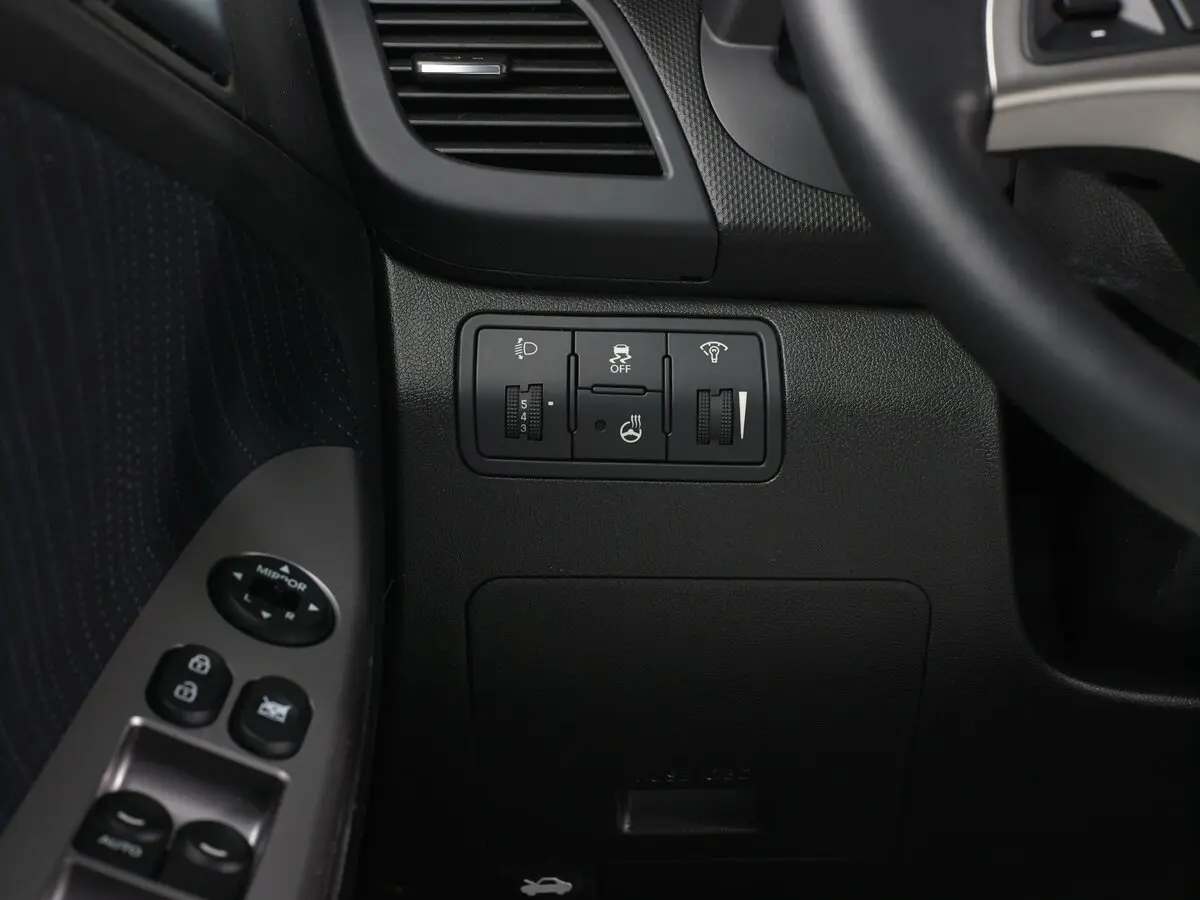 Hyundai Solaris I Рестайлинг Хэтчбек 5 дв. — сүрөт 12