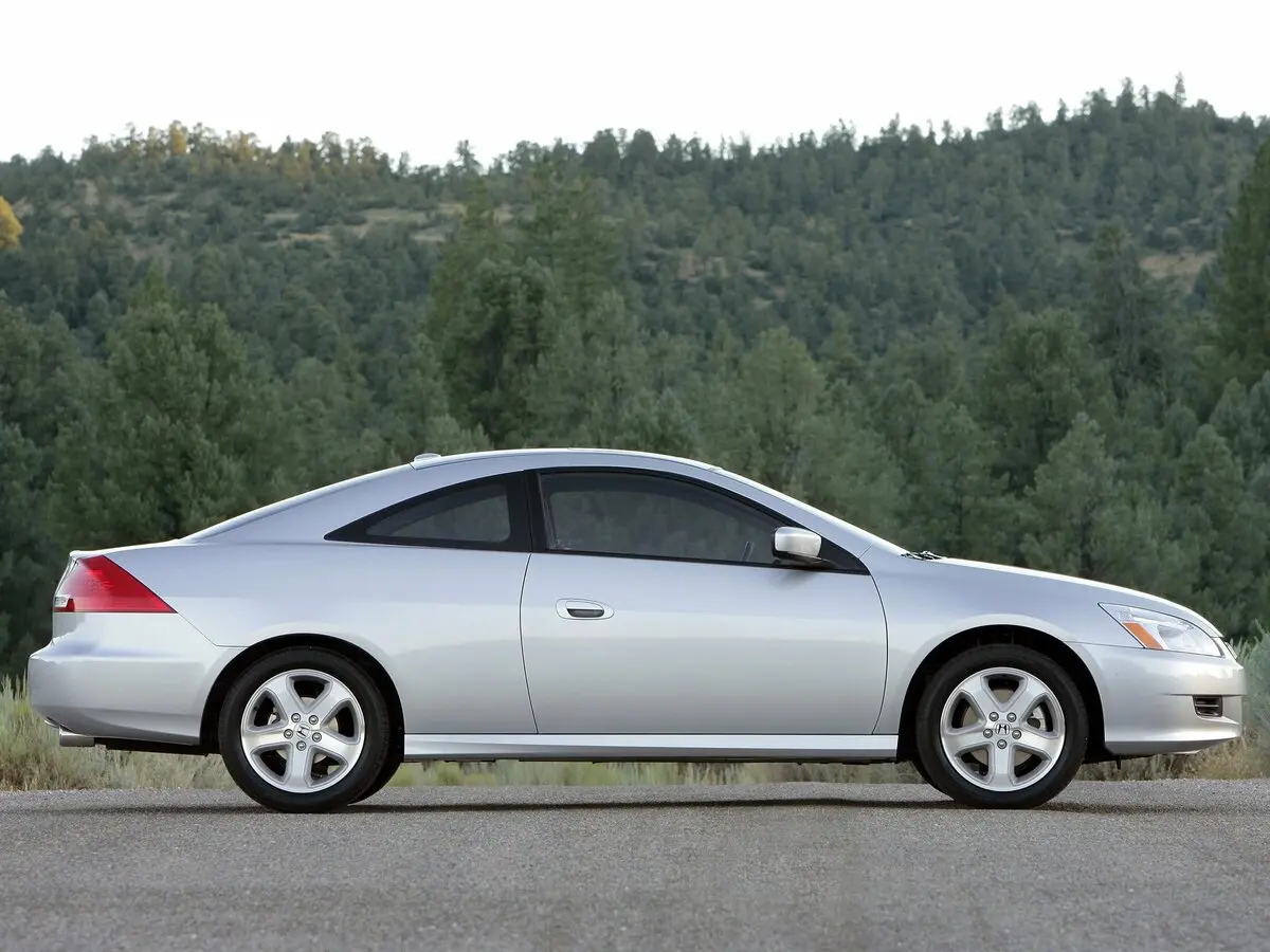 Honda Accord VII Рестайлинг Купе — фото 2