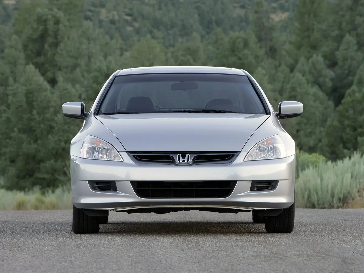 Honda Accord VII Рестайлинг Купе — фото 3