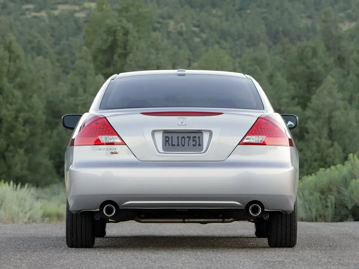 Honda Accord VII Рестайлинг Купе — фото 4