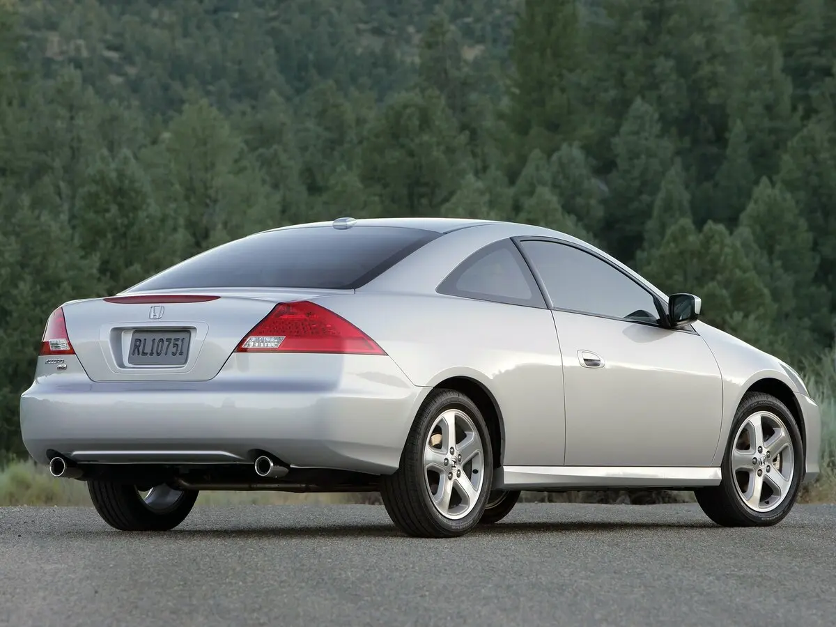 Honda Accord VII Рестайлинг Купе — фото 5