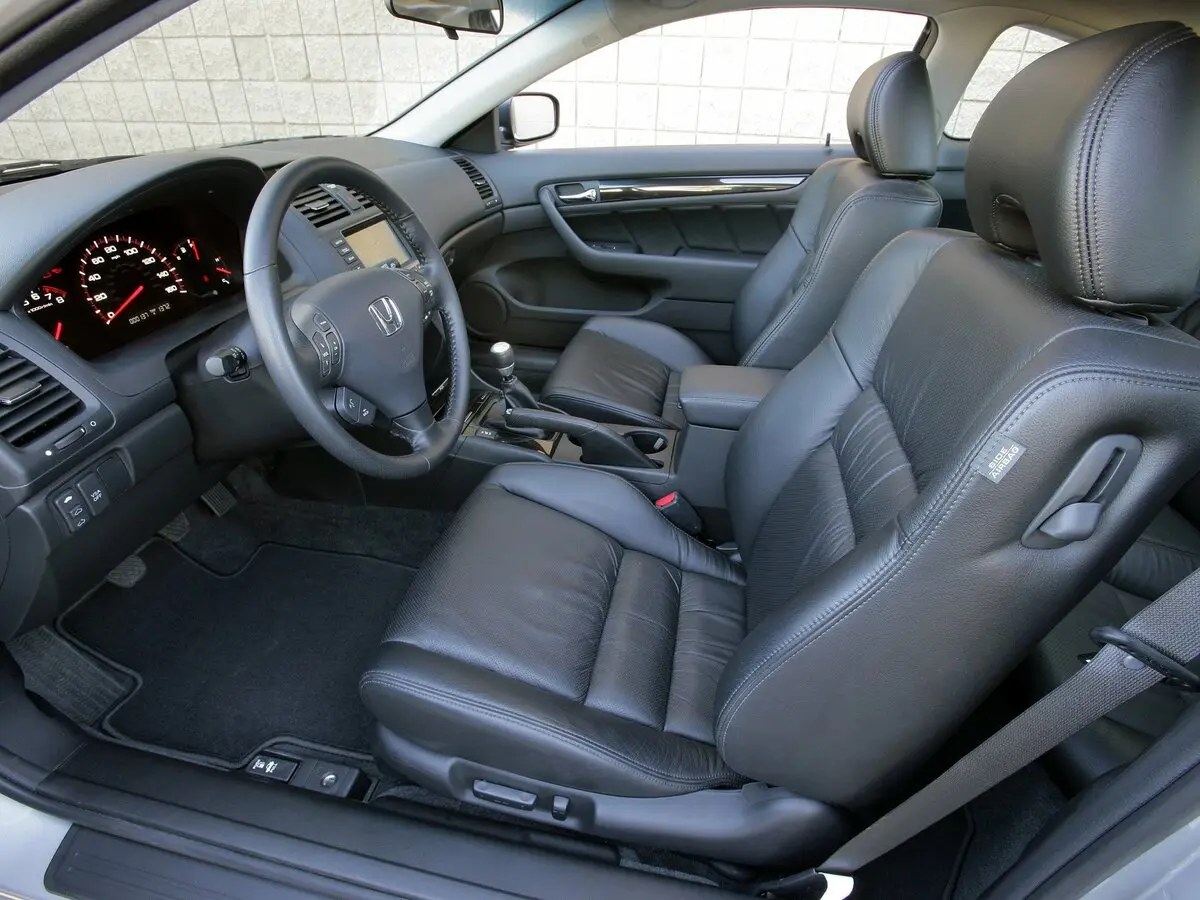 Honda Accord VII Рестайлинг Купе — фото 7