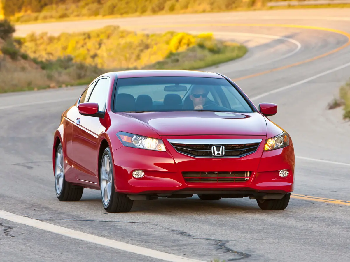 Honda Accord VIII Рестайлинг Купе — фото 3