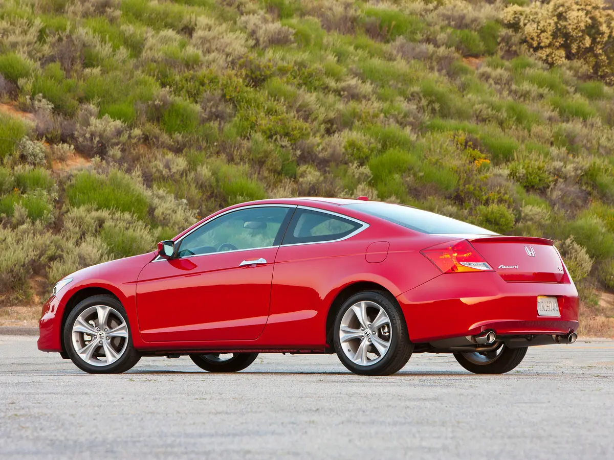 Honda Accord VIII Рестайлинг Купе — фото 5