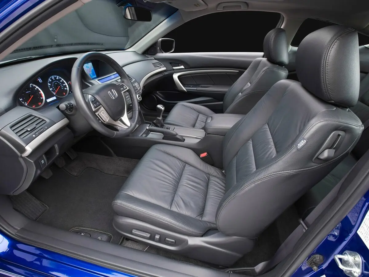 Honda Accord VIII Рестайлинг Купе — фото 7