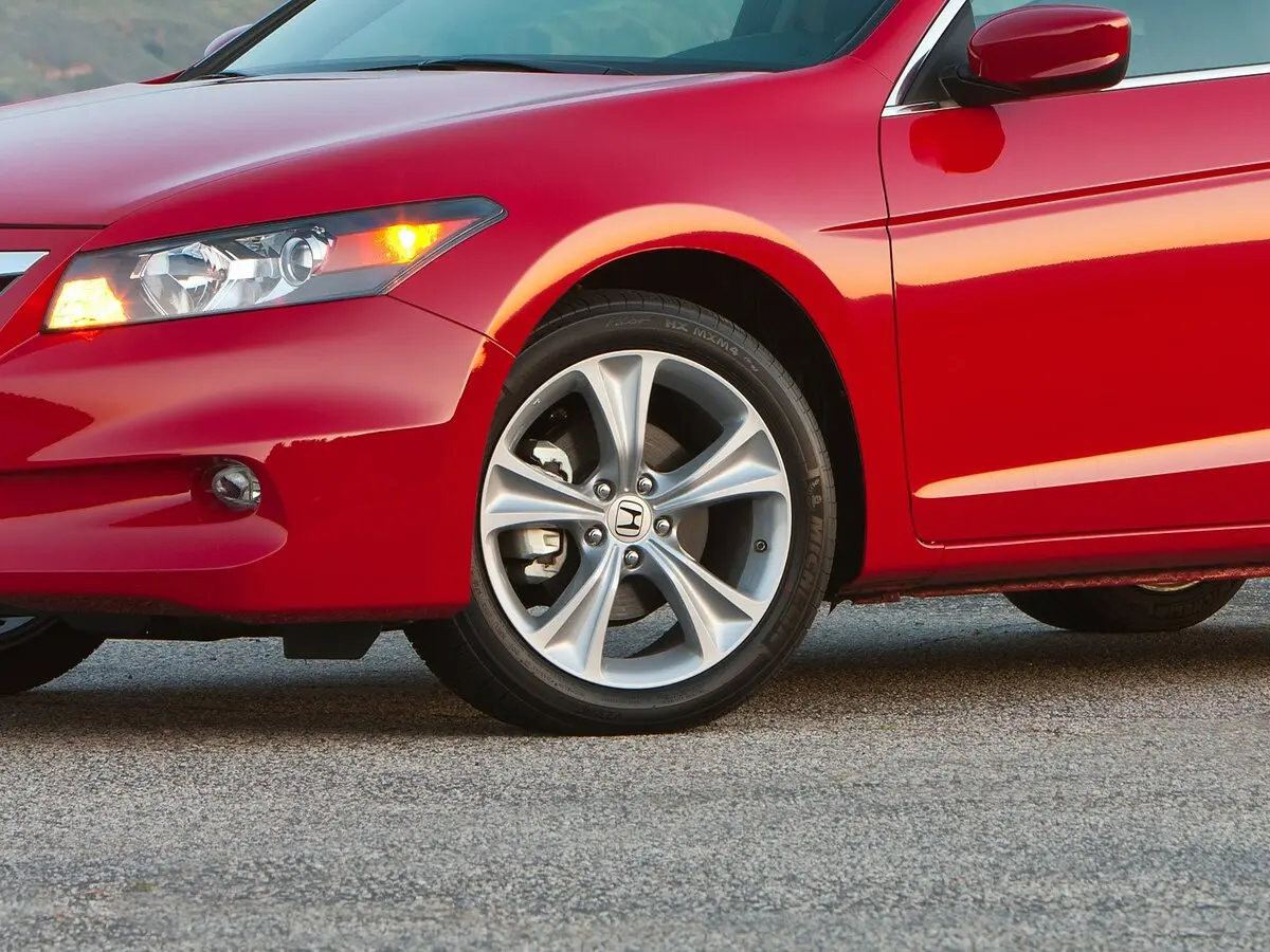 Honda Accord VIII Рестайлинг Купе — фото 10