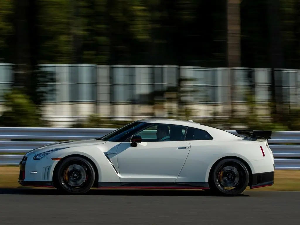 Nissan GT-R I Рестайлинг 2 Купе Nismo — сүрөт 2