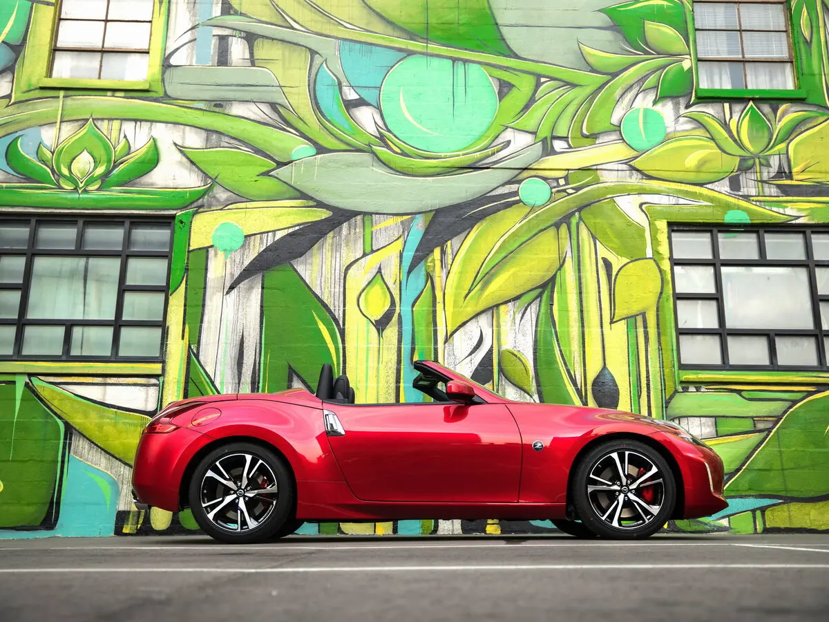 Nissan 370Z I Рестайлинг Родстер — сүрөт 2