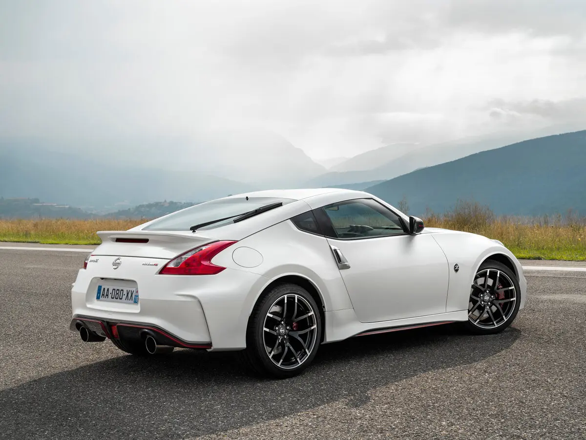 Nissan 370Z I Рестайлинг Купе Nismo — сүрөт 5
