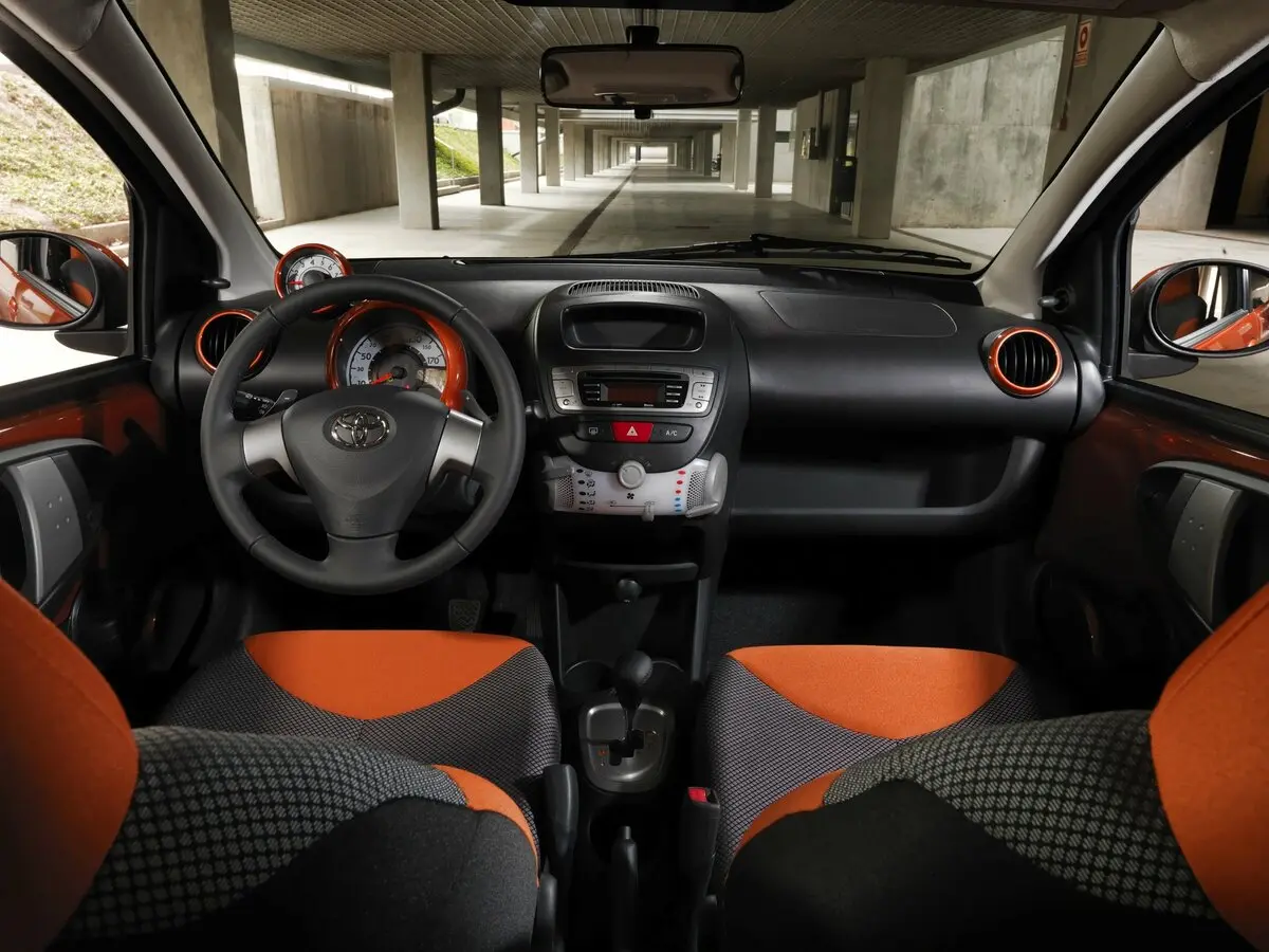 Toyota Aygo I Рестайлинг 2 Хэтчбек 5 дв. — сүрөт 6