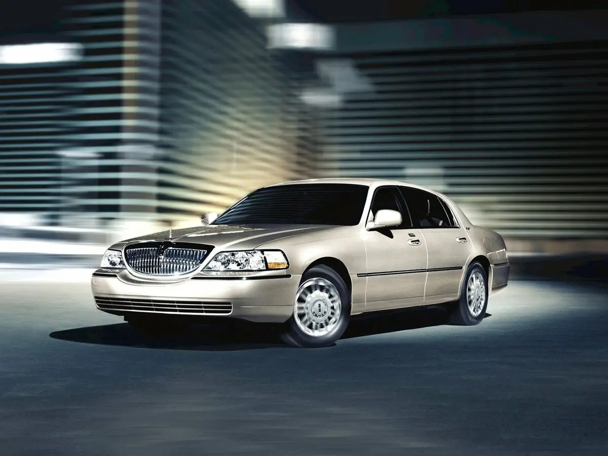 Lincoln Town Car III Рестайлинг