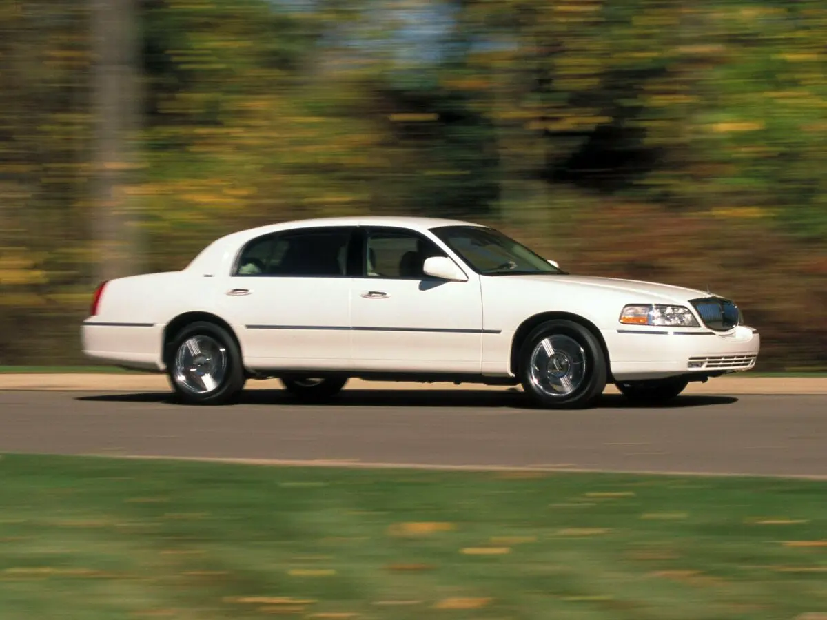 Lincoln Town Car III Рестайлинг Седан — сүрөт 2