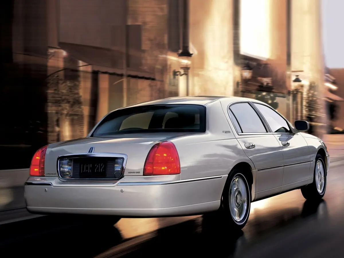 Lincoln Town Car III Рестайлинг Седан — сүрөт 4