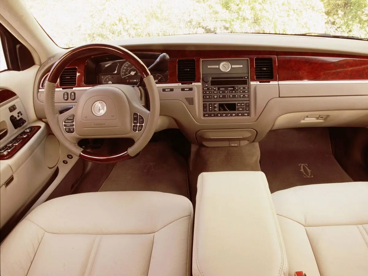Lincoln Town Car III Рестайлинг Седан — сүрөт 5