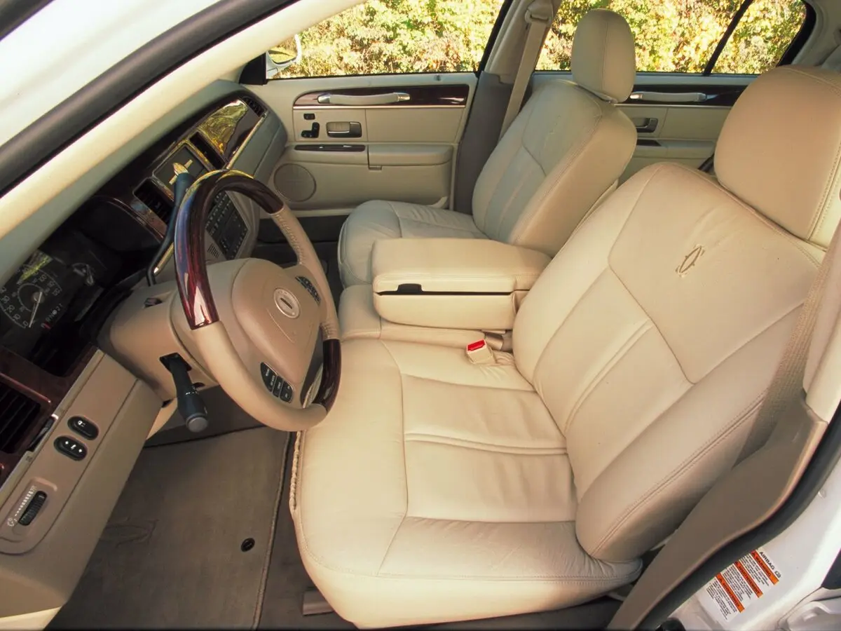 Lincoln Town Car III Рестайлинг Седан — сүрөт 6
