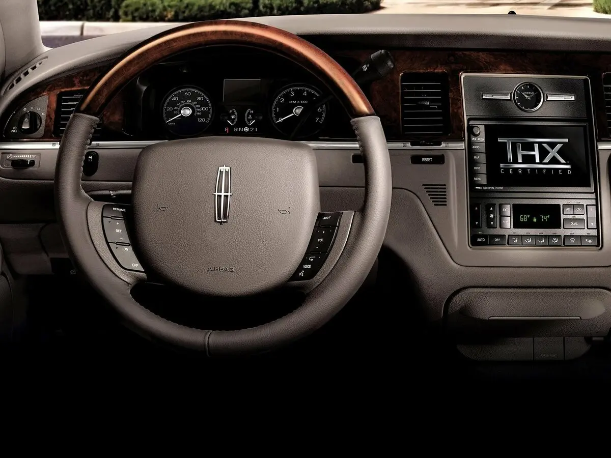 Lincoln Town Car III Рестайлинг Седан — сүрөт 7