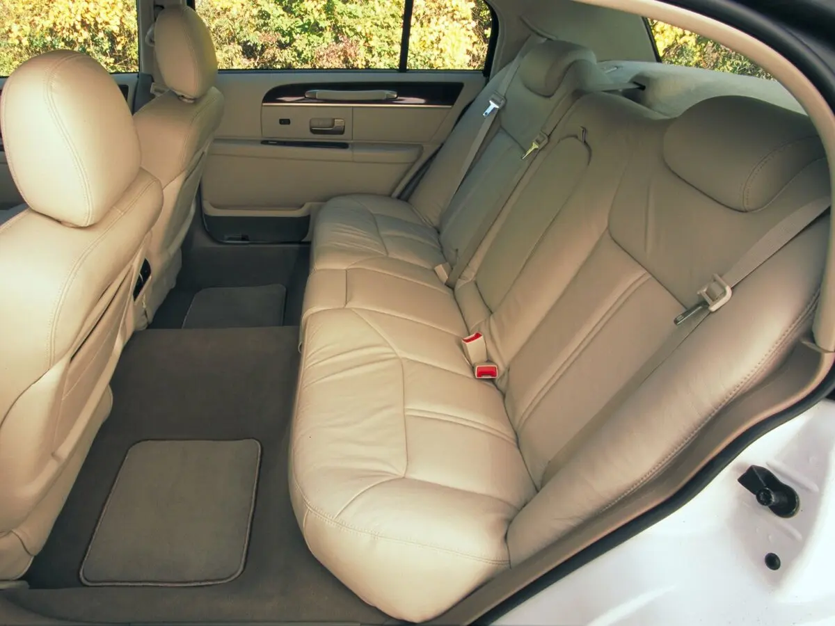 Lincoln Town Car III Рестайлинг Седан — сүрөт 8