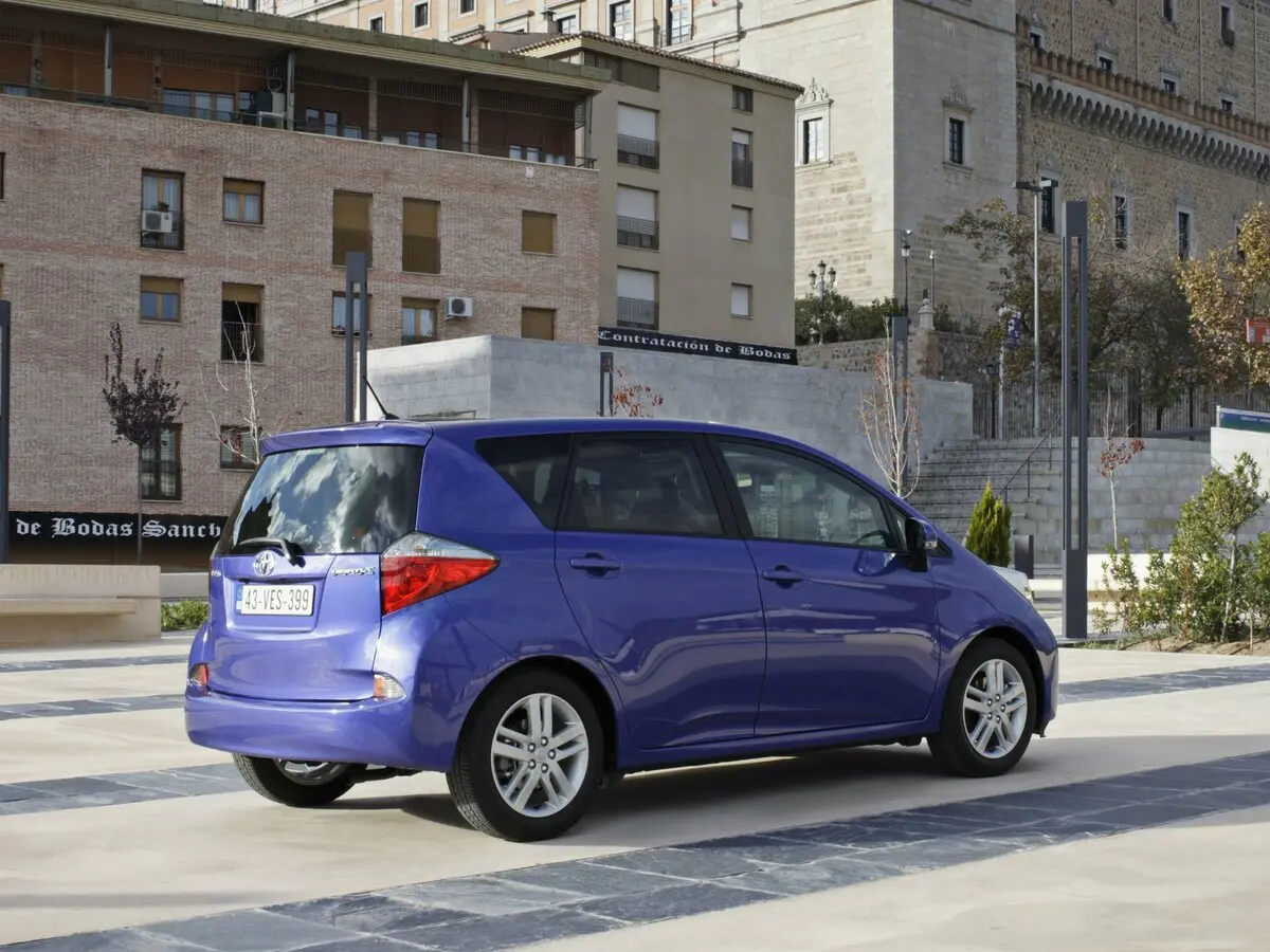 Toyota Verso-S 2010 – 2018 Хэтчбек 5 дв. — фото 5