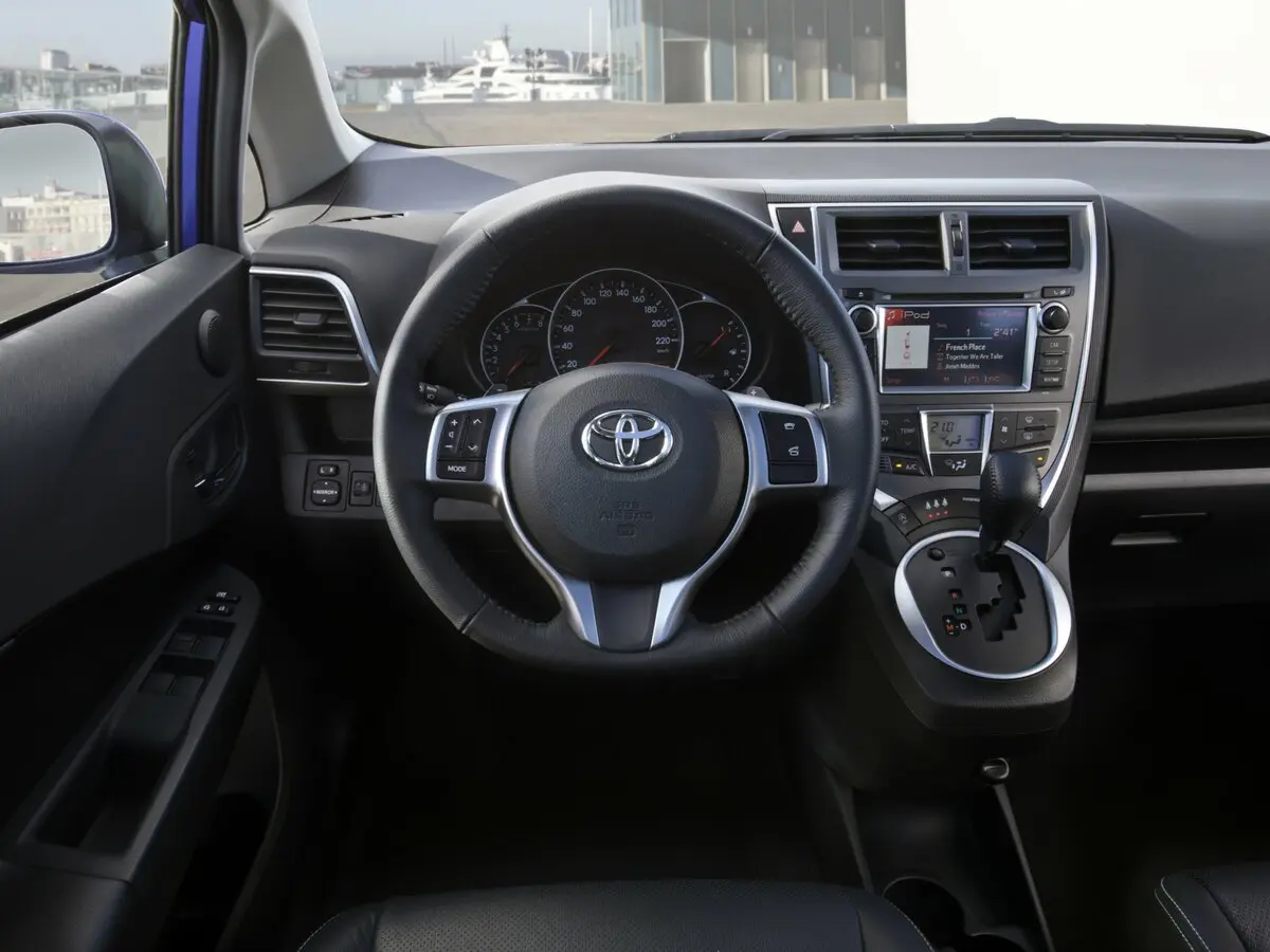 Toyota Verso-S 2010 – 2018 Хэтчбек 5 дв. — фото 8
