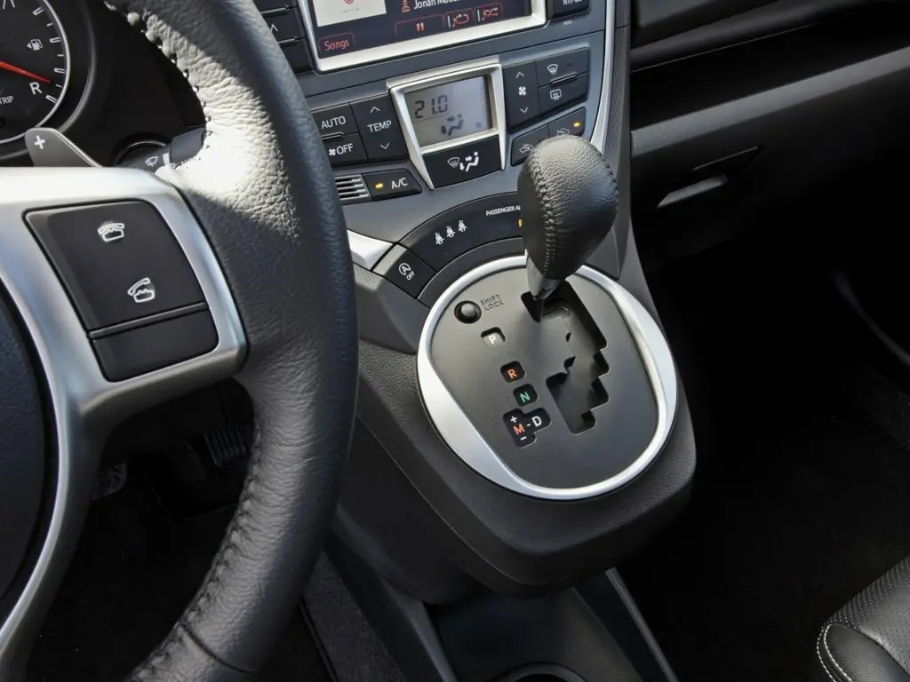 Toyota Verso-S 2010 – 2018 Хэтчбек 5 дв. — фото 9