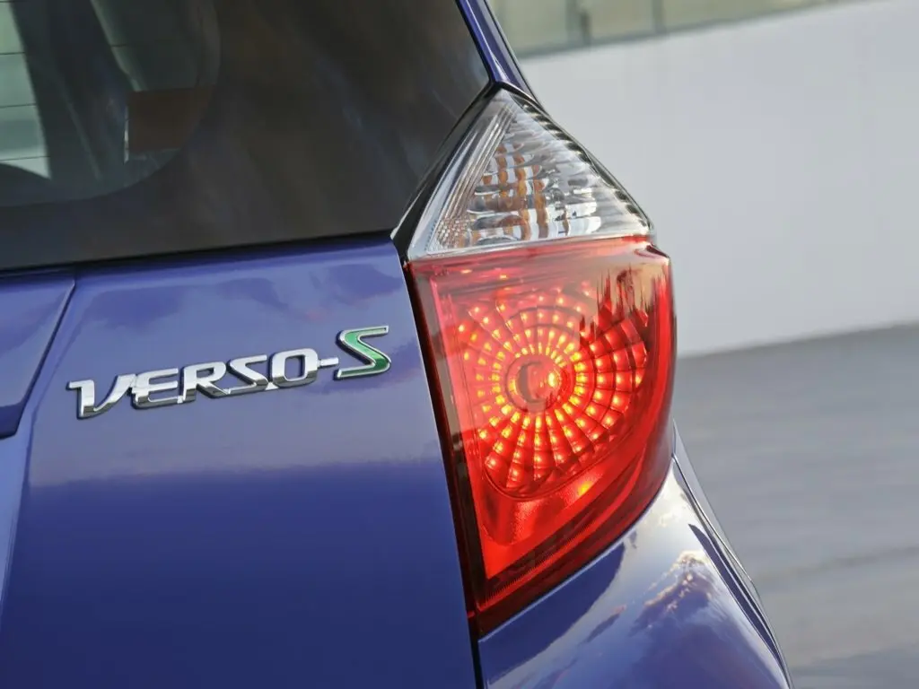 Toyota Verso-S 2010 – 2018 Хэтчбек 5 дв. — фото 12