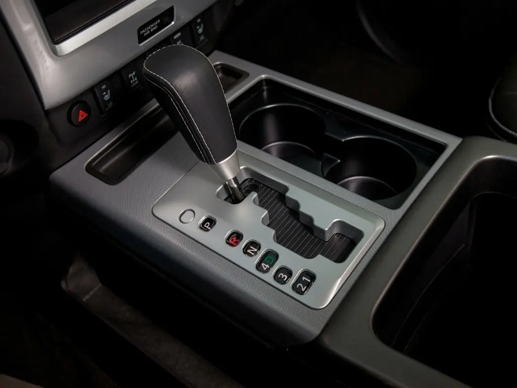 Nissan Titan I Рестайлинг Пикап Полуторная кабина — сүрөт 8
