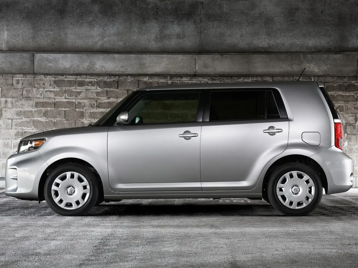 Scion xB II Рестайлинг Компактвэн — photo 2