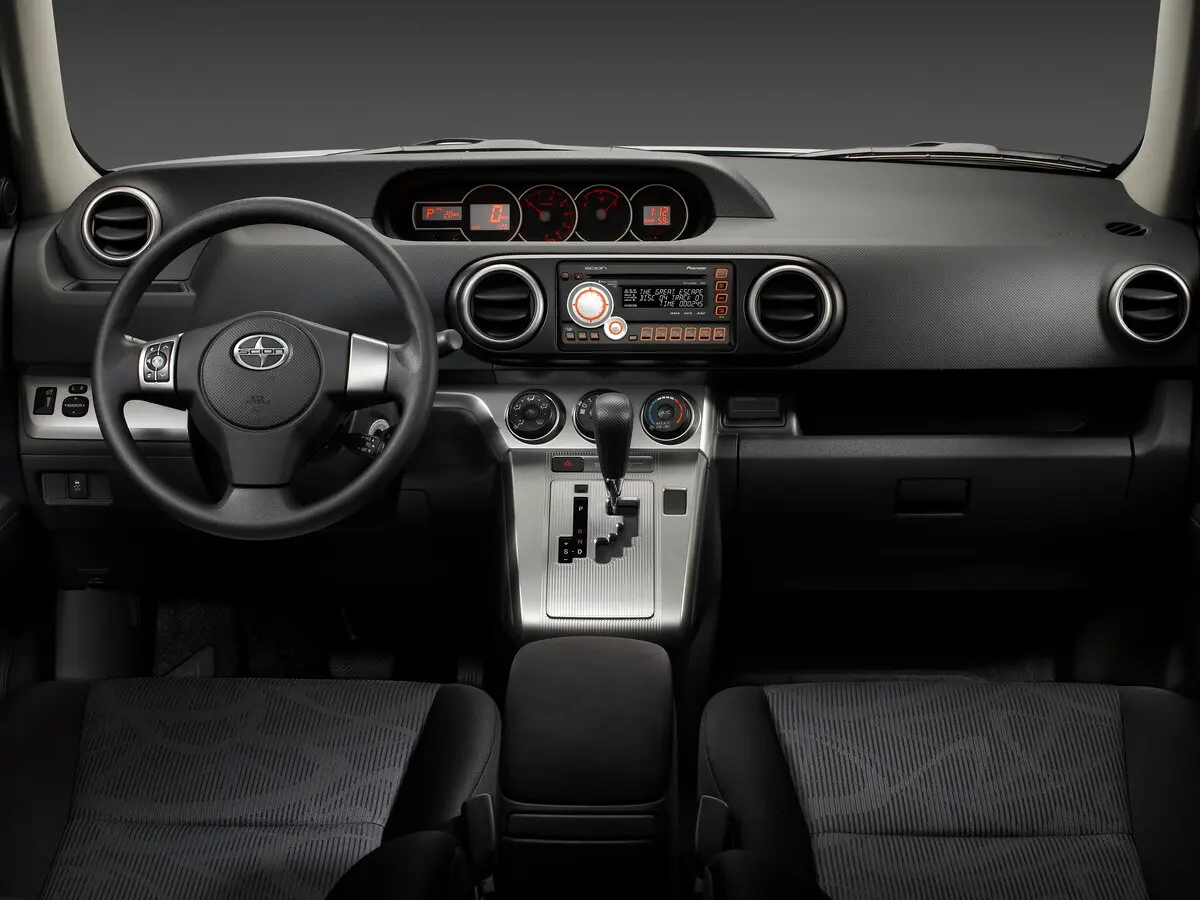 Scion xB II Рестайлинг Компактвэн — photo 6