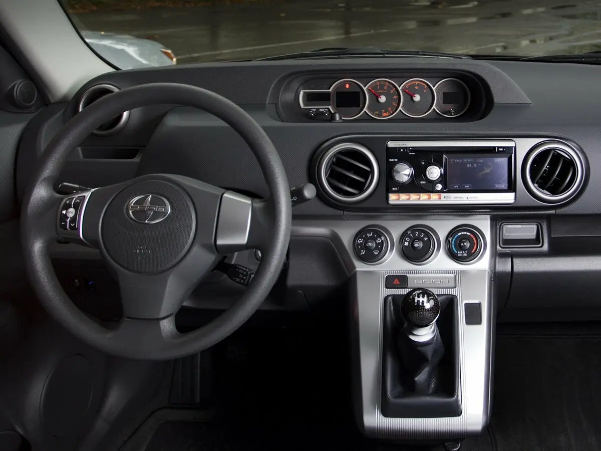 Scion xB II Рестайлинг Компактвэн — photo 7