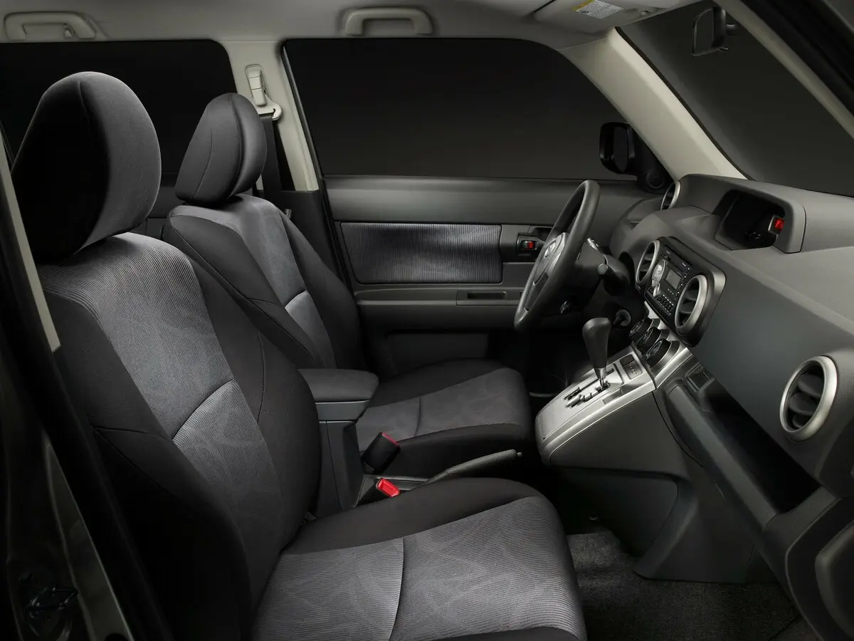 Scion xB II Рестайлинг Компактвэн — photo 8