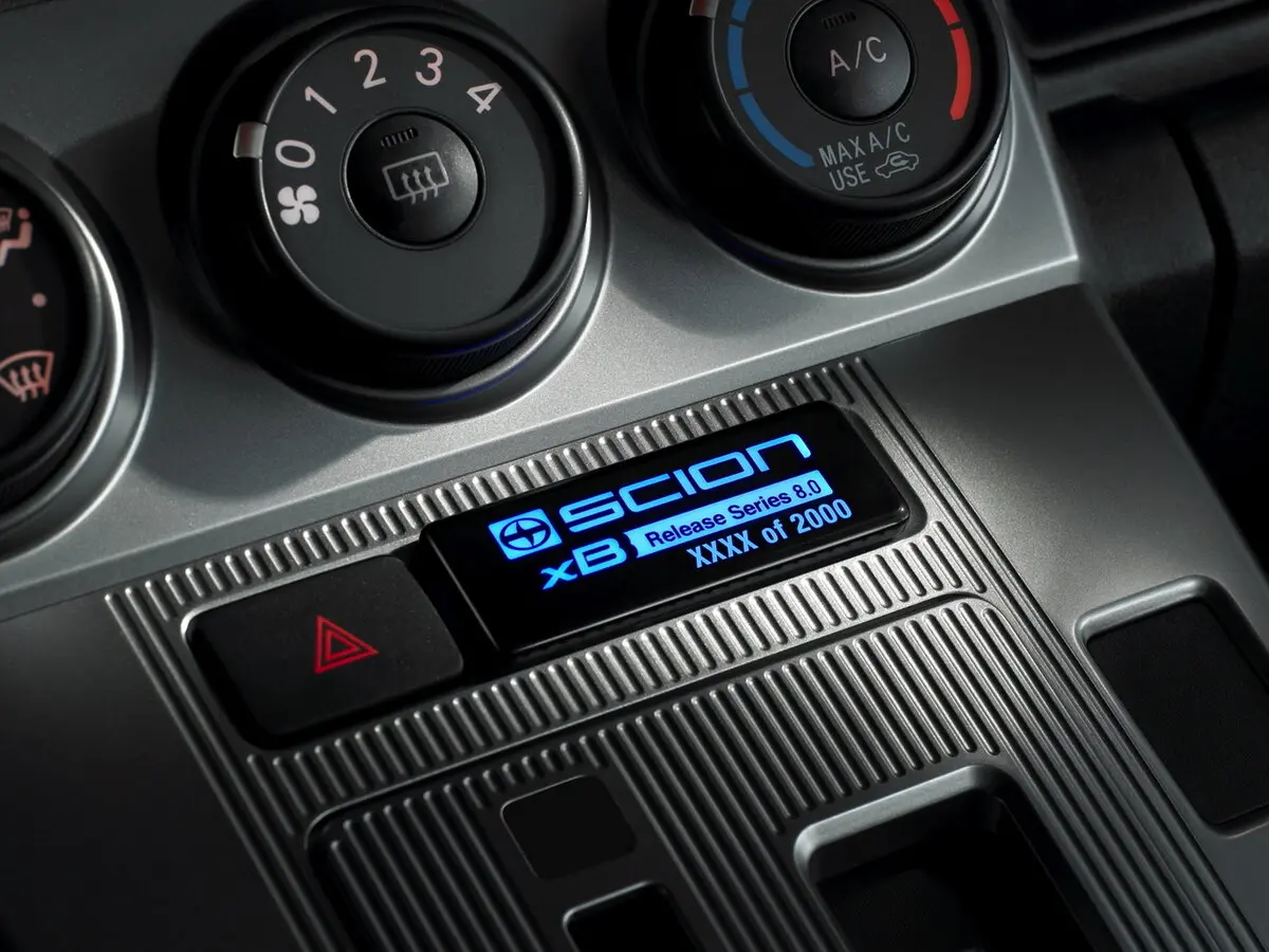 Scion xB II Рестайлинг Компактвэн — photo 13