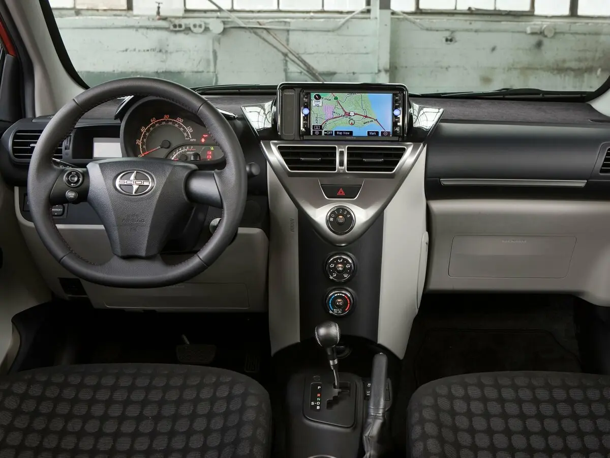 Scion iQ 2011 – 2016 Хэтчбек 3 дв. — photo 6