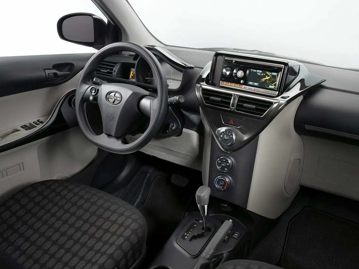 Scion iQ 2011 – 2016 Хэтчбек 3 дв. — photo 7