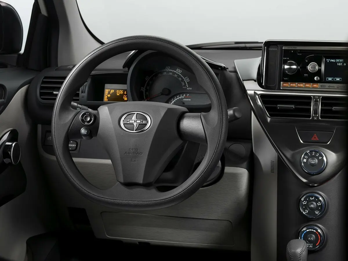 Scion iQ 2011 – 2016 Хэтчбек 3 дв. — photo 10