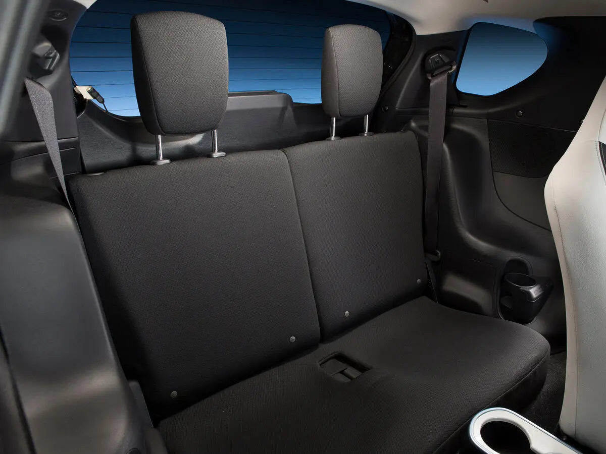 Scion iQ 2011 – 2016 Хэтчбек 3 дв. — photo 11