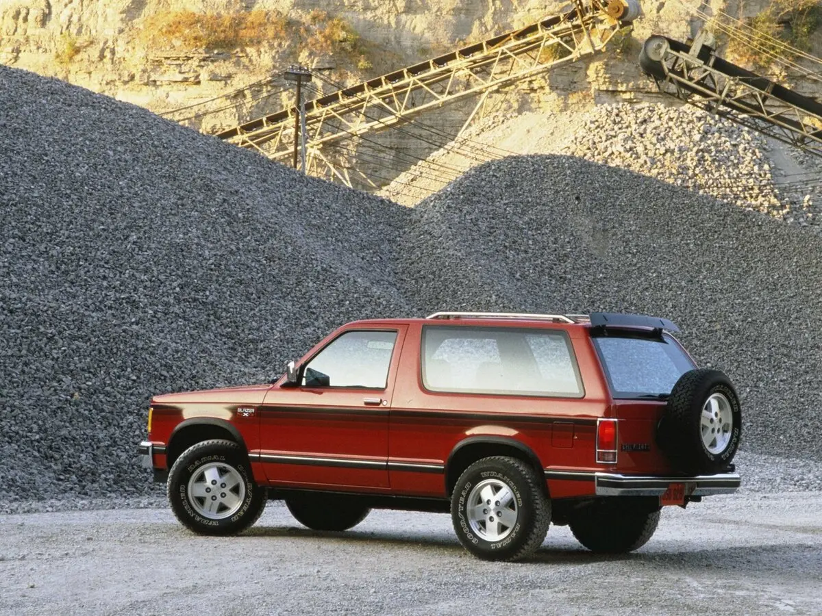 Chevrolet Blazer I Внедорожник 3 дв. — сүрөт 2