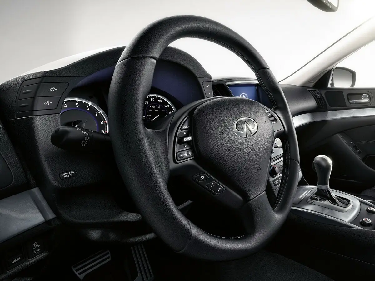 Infiniti Q60 I Купе — photo 7