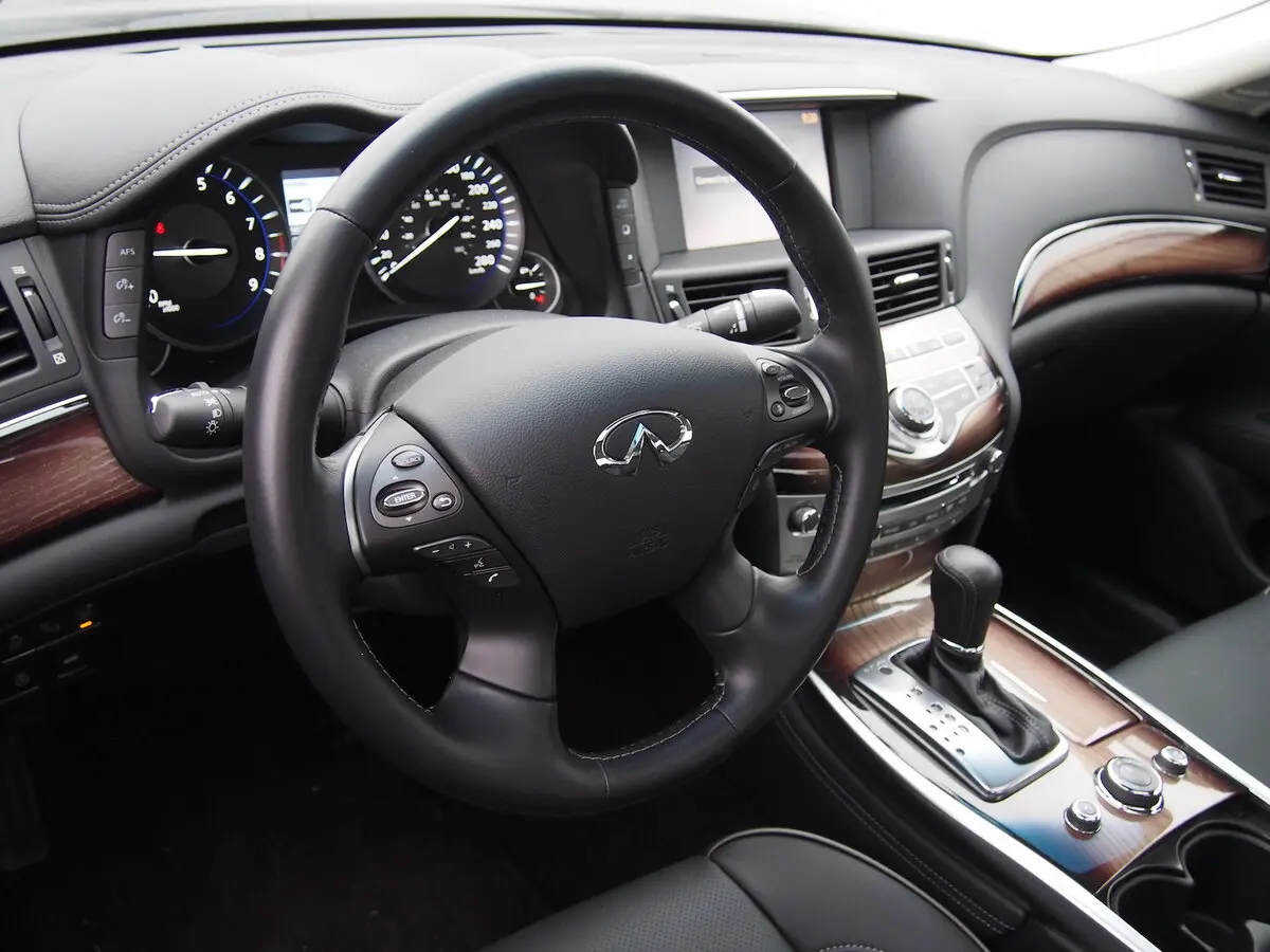 Infiniti Q70 I Седан — сүрөт 8