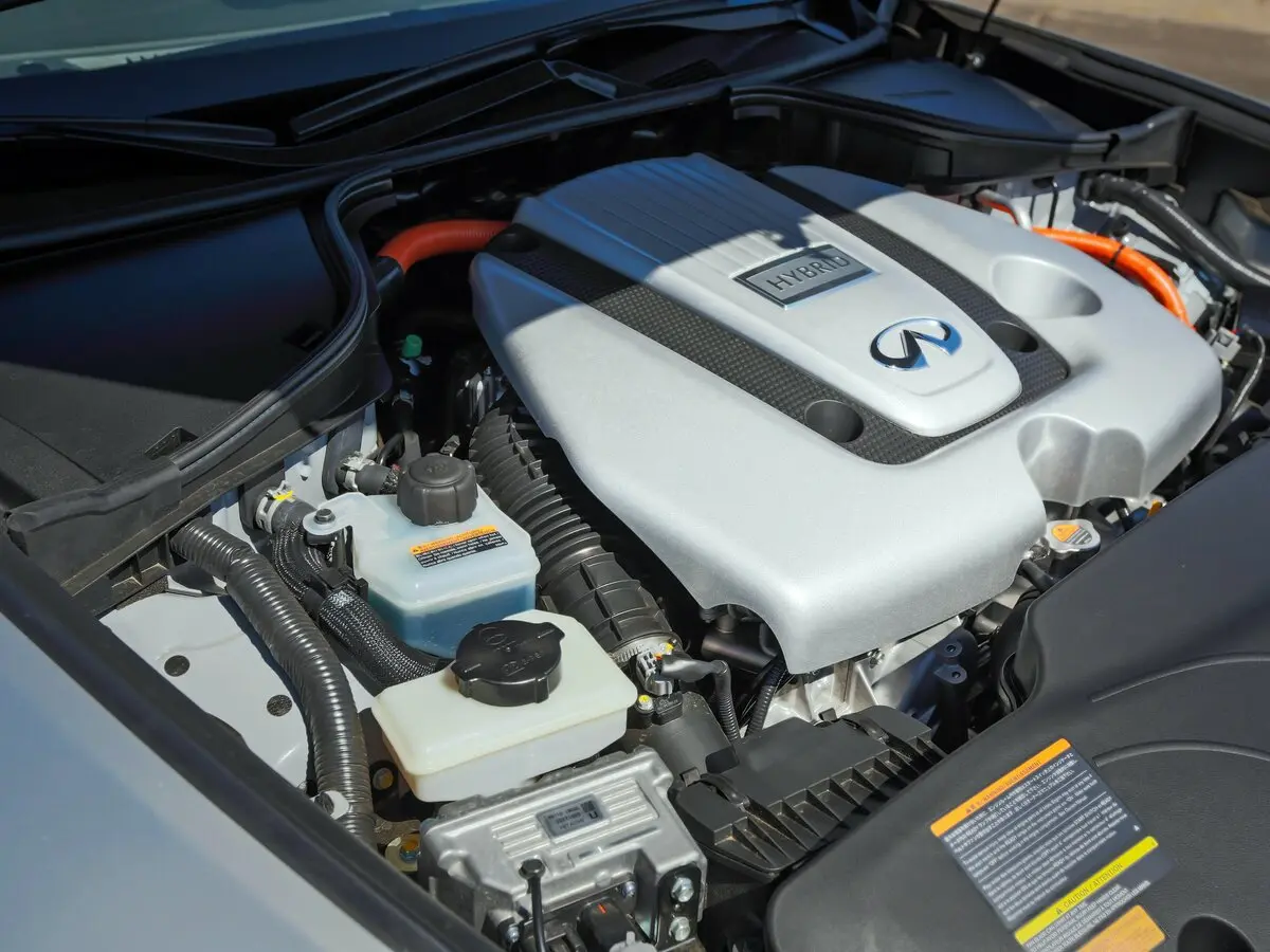 Infiniti Q70 I Седан — сүрөт 12